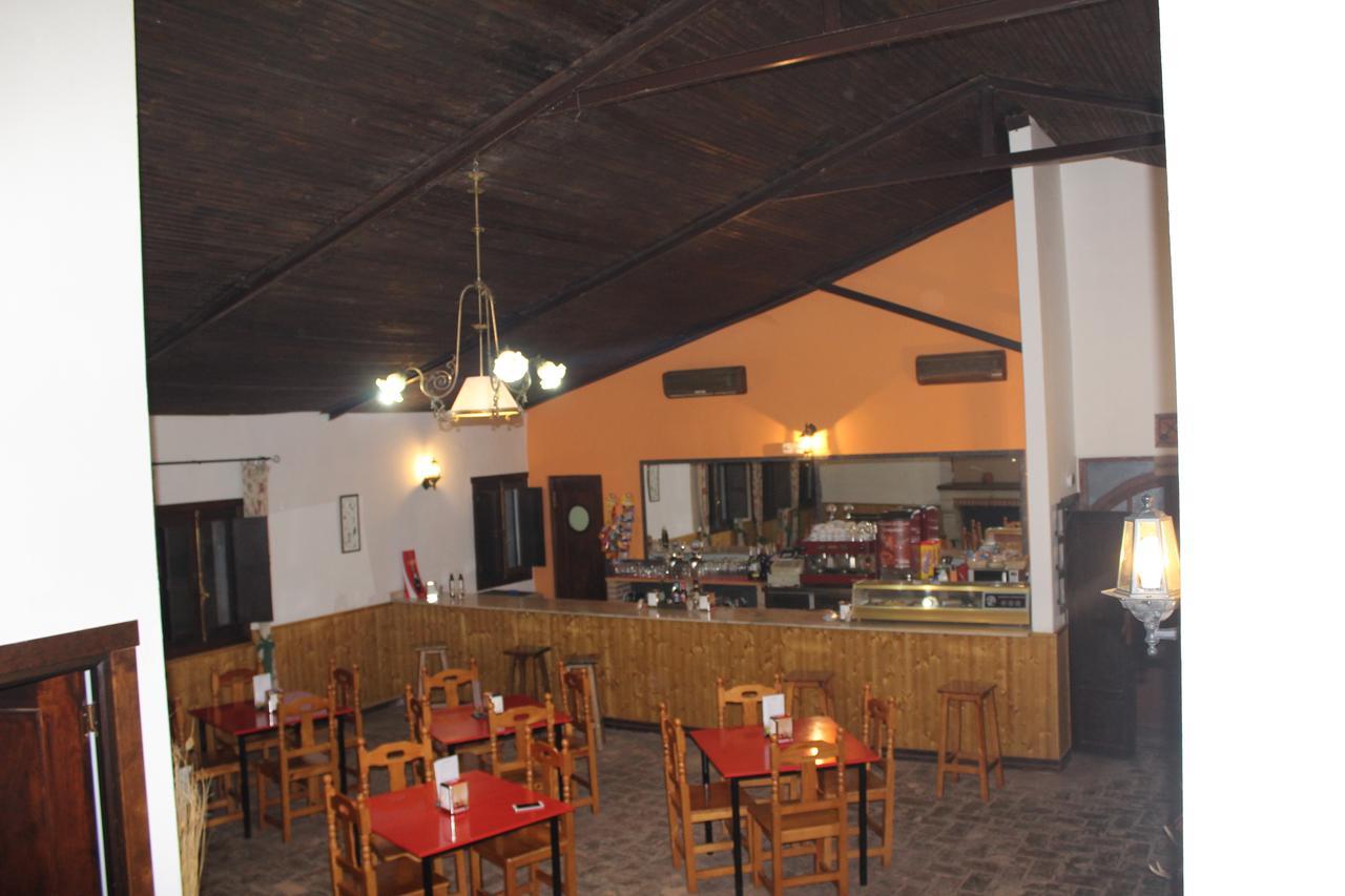 Hotel Rural Puerta De Monfrague Villarreal de San Carlos Exterior photo